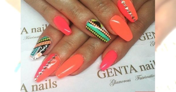 Manicure do szkoły i na uczelnię - HOT wzorki dyktowane nowymi trendami