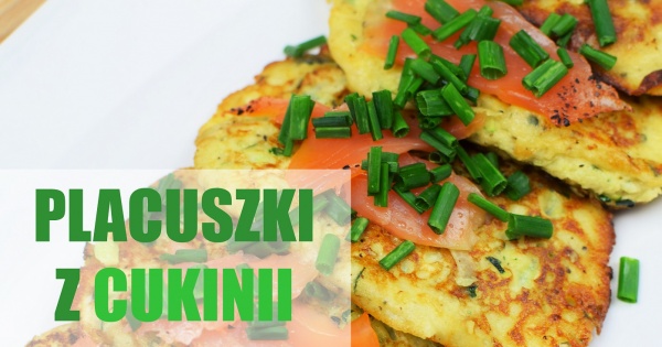 Chrupiące placki z cukinii z łososiem i szczypiorkiem