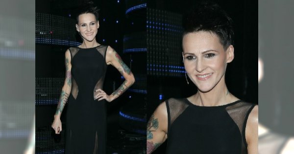 Agnieszka Chylińska w finale "Mam talent" w PRZEŚWITUJĄCEJ sukience. Widać bardzo szczupły brzuch