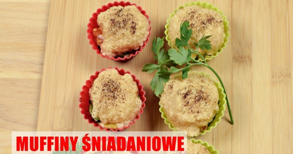 Pyszne śniadaniowe muffinki ze szpinakiem i pomidorem