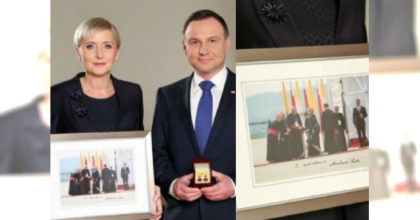 Agata Duda przekazała na WOŚP to słynne zdjęcie. Pamiętacie memy?