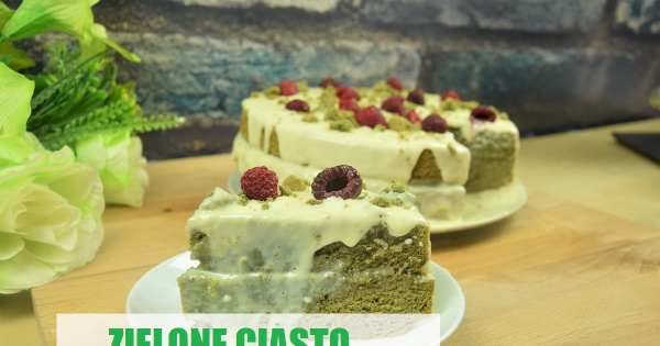 Zielone ciasto matcha z kremem z białej czekolady