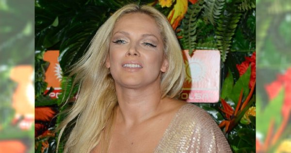 Joanna Liszowska w sukience z OGROMNYM dekoltem. Dopiero teraz widać, jak bardzo SCHUDŁA!