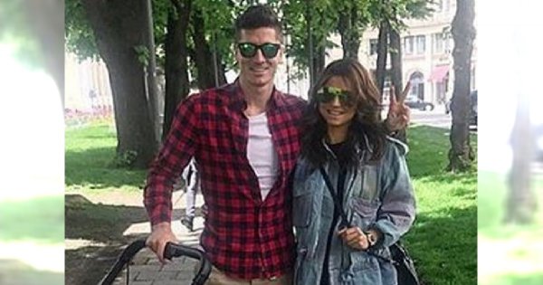 Robert Lewandowski pokazał pierwsze zdjęcie ze spaceru z Klarą! "Z moimi dziewczynami"