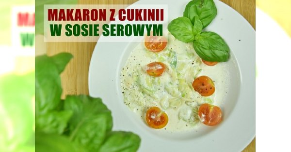 Makaron z cukinii w sosie serowym z pomidorkami