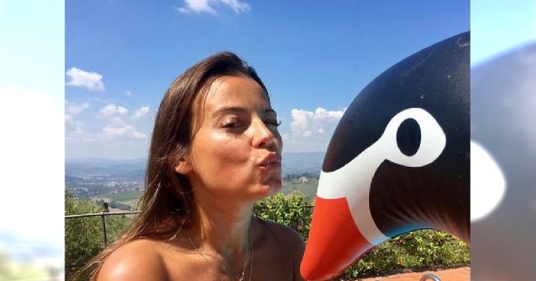 Anna Mucha opala się topless we Włoszech. Fani: Spaliłaś się
