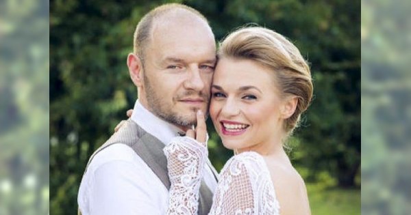 Emila Komarnicka wzięła ślub. Wreszcie widać jej suknię W CAŁEJ OKAZAŁOŚCI