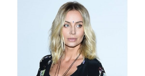 Agnieszka Woźniak-Starak promuje Azja Express. Stylizacja zwyczajna, ale co ona ma na nogach?