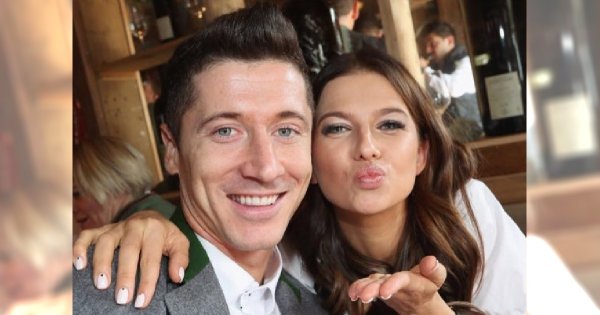 Anna Lewandowska kąpie się z Klarą: "Lewandowska bez niani, sensacja miesiąca"