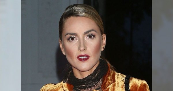 Karolina Szostak w welurowym koszmarku. Fani: kto ci dobrał taką stylizację? Hit czy kit?