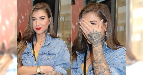 Deynn promuje książkę. My patrzymy na torebkę. Jej cena przyprawia o zawrót głowy