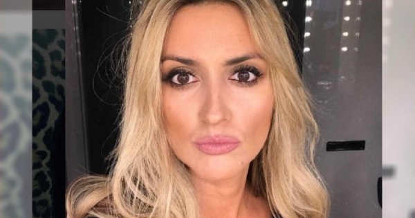 Karolina Szostak pozuje w szlafroku i BEZ MAKIJAŻU. Internauci w szoku: "O Jezu..."
