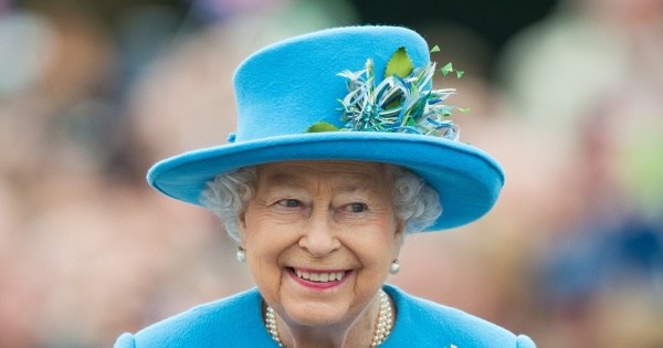 Tak wygląda pierścionek zaręczynowy królowej Elżbiety II. Lepszy niż Meghan Markle?