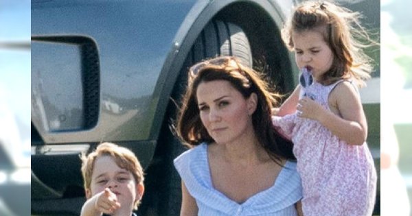 Księżna Kate z dziećmi spędza weekend na meczu polo. Tak wygląda "po godzinach"