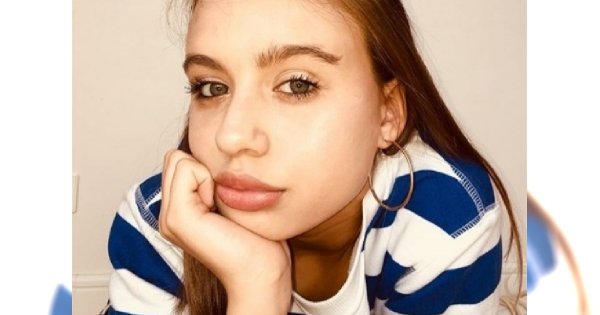 Oliwia Bieniuk na balu gimnazjalnym w odważnej sukience z prześwitami. Pasuje jej?