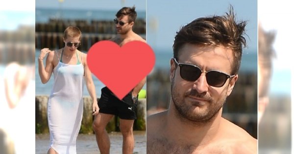 Owłosiona klata Piotra Stramowskiego na festiwalu w Kołobrzegu. Wiedzieliście, że ma TAM tatuaż?