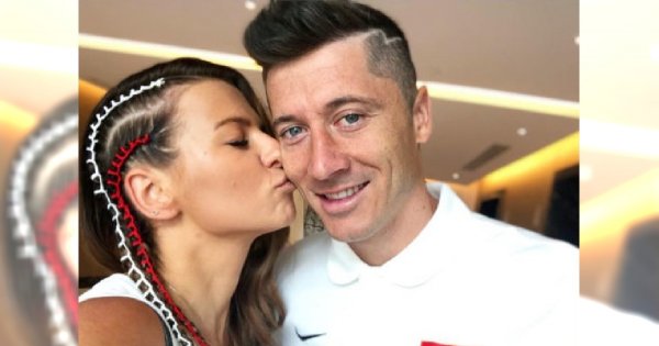 Robert Lewandowski pokazuje PUPĘ Anny i Klarę Lewandowską. "Rodzina"