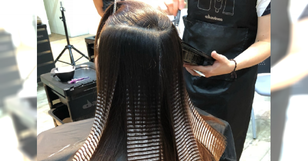 Nowy trend w koloryzacji włosów: IMPRINTING HAIR. Efekt ptasich piór będzie hitem?
