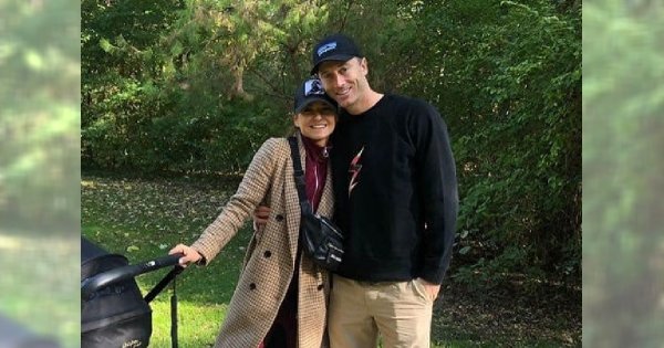 Anna i Robert Lewandowscy na jesiennym spacerze z córką. To co mówi Robert, zrozumie każdy rodzic niemowlaka!