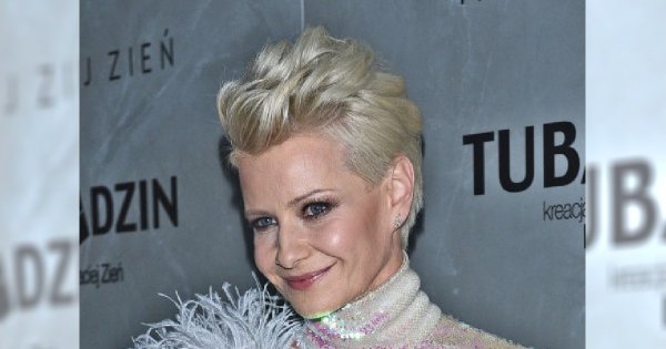 Małgorzata Kożuchowska cała w cekinach i różu na pokazie Zienia. Ale co ona ma na ramieniu?