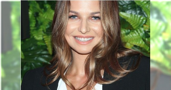 Lewandowska z grzywką wygląda jak Anastasia Steele? Dziewczęco i sexy. Zobaczcie jej najnowszą fryzurę w pełnej krasie!