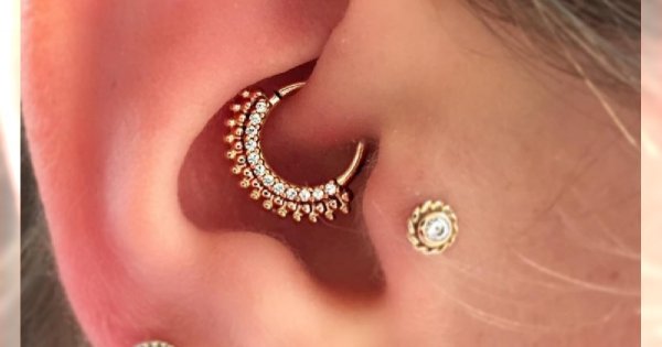 Daith - nowy, modny piercing ucha. Co powiecie na kolczyk w tym miejscu?