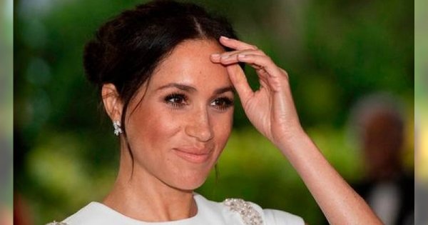 Księżna Meghan odsłoniła pokaźne ciążowe krągłości! "To na pewno NIE JEST piąty miesiąc"