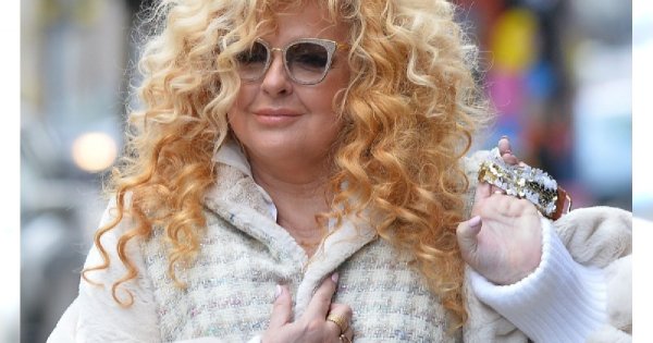 Magda Gessler jak pudelek. Białe dzwony z futerkiem to hit czy kit?