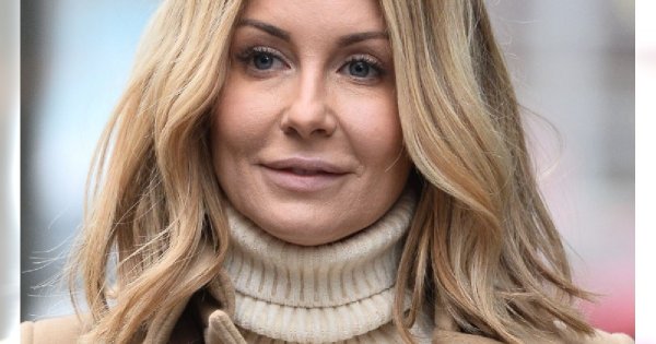 Małgorzata Rozenek w za ciasnym płaszczyku. Ledwie go dopięła w pasie!