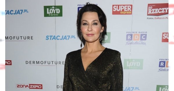 Anna Popek w sexy sukience. Na górze grzecznie, ale spójrzcie na dół! WPADKA?