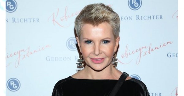 Joanna Racewicz w tym kombinezonie zaliczyła WPADKĘ? "Fatalnie marszczy się w kroku. Co to za pomysł?"