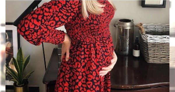 Kolejna ciąża na salonach! Aktorka z "Barw szczęścia" pochwaliła się pokaźnym brzuszkiem