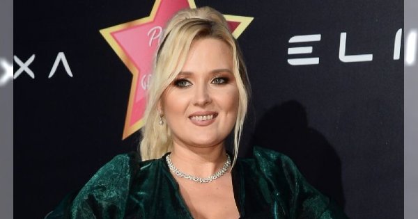 Gosia Andrzejewicz powróciła! Ale ta kreacja niepotrzebnie dodała jej kilogramów