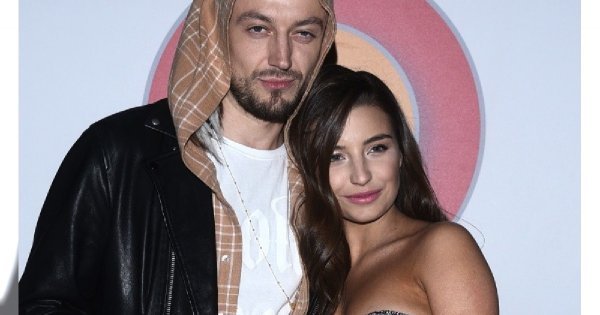 Wieniawa i Baron tulą się do siebie na ściance SuperHit Festiwal. Julia znowu odważnie wyeksponowała biust