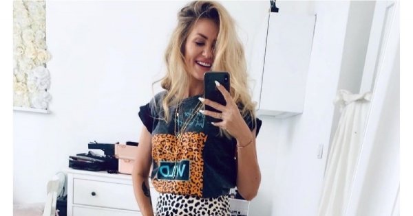 Ewa Mrozowska z "Googlebox" pokazuje brzuszek w 22. tygodniu ciąży. Fanki zaskoczone: "Jaki maleńki"