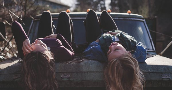 5 wścibskich znaków zodiaku. Uważaj na te koleżanki i... partnerów!