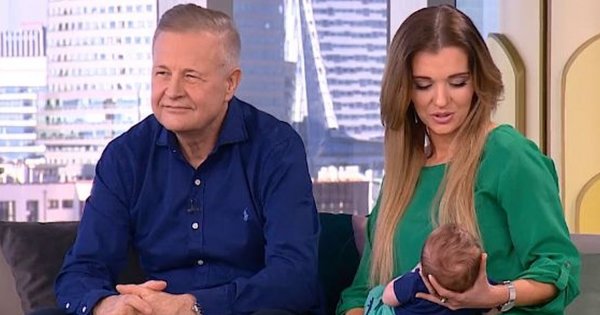 Apoloniusz Tajner i Izabela Podolec-Tajner pokazali 1,5 miesięcznego SYNA w "DD TVN"! "Jest moją bateryjką"