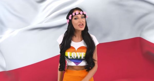 Godlewska masakruje patriotyczną pieśń i opowiada o lesbijskim związku Konopnickiej. Internauci zażenowani: ,,Weź się Ty pi**dolnij w czajnik"