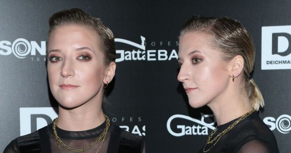 Lara Gessler na pokazie MMC Studio bez stanika. Pokazała bliznę na piersi! A gdy stanęła bokiem...