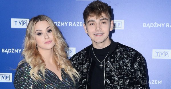 21-letnia Sylwia Przybysz w ZAAWANSOWANEJ CIĄŻY na Zimowej ramówce TVP. Cekinowa suknia podkreśliła jej krągłości