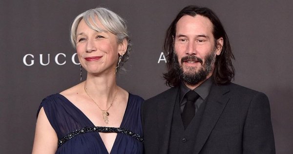 Keanu Reeves ma NOWĄ PARTNERKĘ! Fani komentują jej wygląd: jak jego babcia VS super, że nie wybrał glonojada