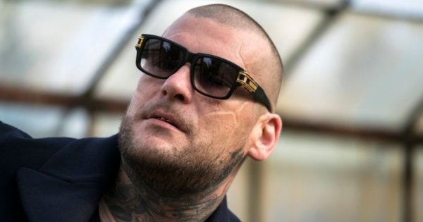 Popek ukrywał to przed światem. Mroczne sekrety o jego rodzinie i życiu wyszły na jaw
