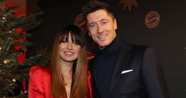 Anna Lewandowska pokazała, jak spędziła WIGILIĘ! Trzyma się za ciążowy brzuszek