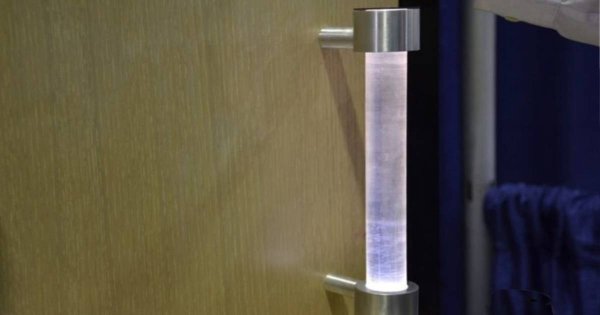Te klamki same się dezynfekują. Mają znaleźć się w szkołach i szpitalach