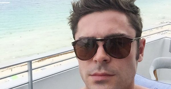 Zac Efron nie wygląda już jak na tym zdjęciu. Aktor zapuścił brodę i przybrał na wadze