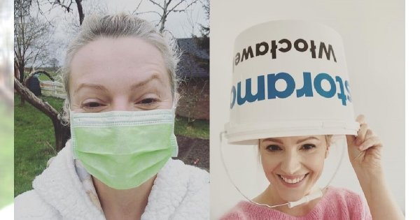 Dorota Szelągowska pokazała zdjęcia z dwuletnią córeczką. "Rośnie przyszła makijażystka" - piszą fanki. Wandzia upiększyła mamę