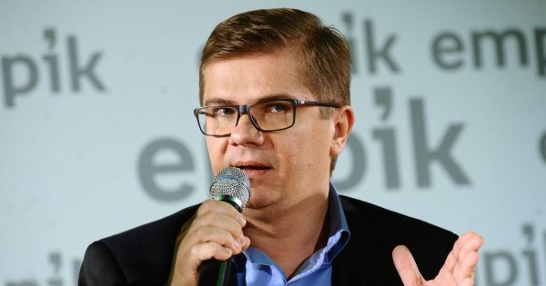 Jego film wywołał burzę w polskim show-biznesie. Kim jest Sylwester Latkowski?