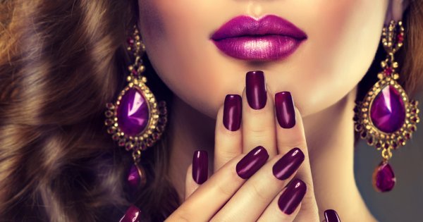 Paznokcie tytanowe - manicure „w proszku"?