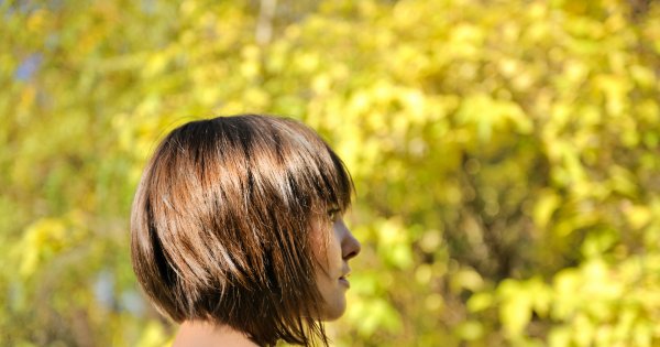 Fryzura bob z grzywką - kilkanaście modnych cięć, które odmłodzą twarz