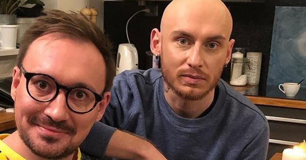 Mariusz Kozak z "Gogglebox" pokazuje swojego chłopaka Sebastiana i chwali się piękną mamą